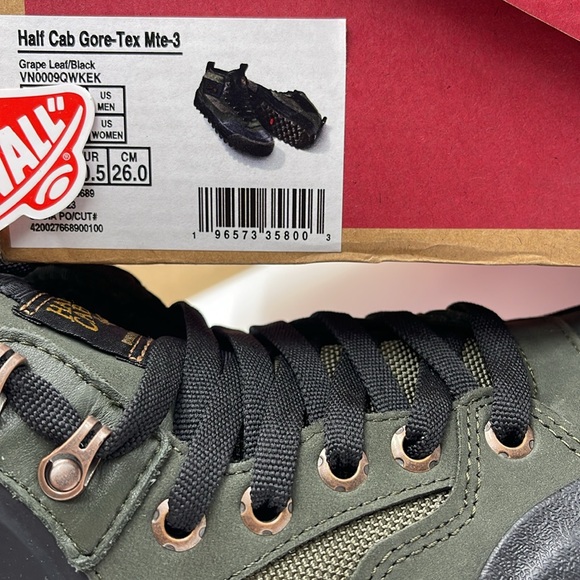 Vans WMNS Half Cab Gore-Tex Mte-3 Grape Leaf/Black
VN0009QWKEK
Boots Sneakers - Picture 16 of 16